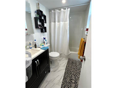 Beautiful 1/1.5 with an extra room that can be used as a guest