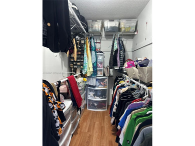 Beautiful 1/1.5 with an extra room that can be used as a guest