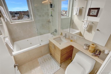 Bright & Spacious Two Bedroom/ Two Bathroom Unit With Amazing