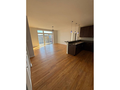 Beautiful 2-bedroom, 2-bath condo with 9 ft ceilings and