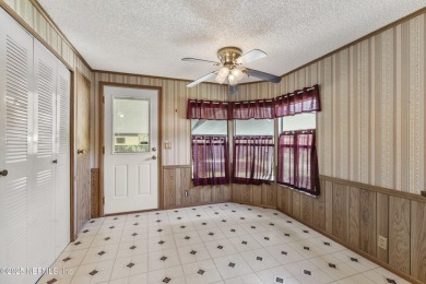 Discover your peaceful waterfront retreat on a quiet canal with