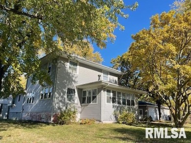 Looking for a home with *GREAT BONES* with so much space? Look