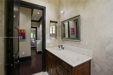 Luxurious 6BD/6.5BA Estate on 4.75 Acres - North Redland

