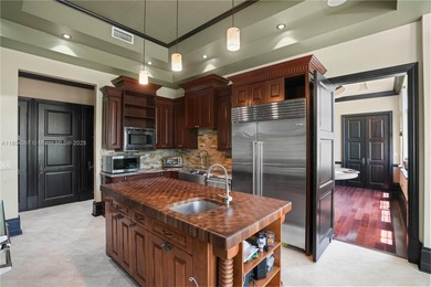 Luxurious 6BD/6.5BA Estate on 4.75 Acres - North Redland

