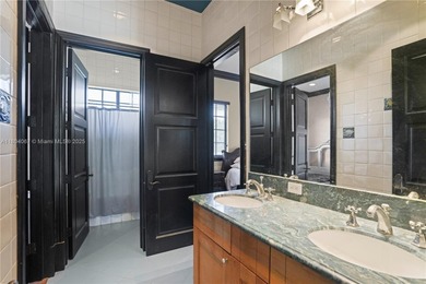 Luxurious 6BD/6.5BA Estate on 4.75 Acres - North Redland

