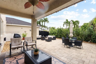 Welcome to this impeccable home !! located in a quiet