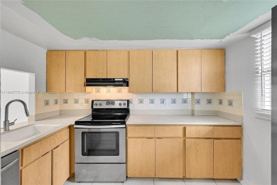 A move-in ready, charming, bright 2/2 with 975 sq ft with