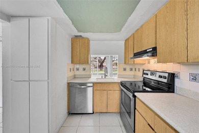 A move-in ready, charming, bright 2/2 with 975 sq ft with