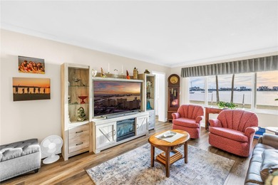 This wonderful waterfront condo is a few mere steps to Boca