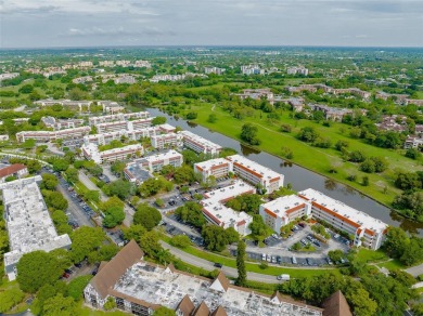 Welcome to tranquil 55+ living in Inverrary! This charming