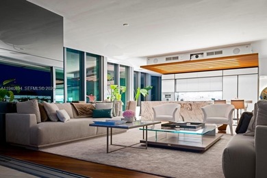 Spectacular views of Miami skyline, Biscayne Bay and Atlantic