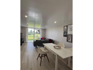 COMPLETELY RENOVATED  2BR/2BA apartment in Hollybrook! This