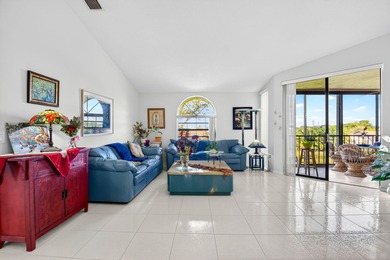 PERFECTION in Platina! Fantastic second floor 3/2 top floor unit