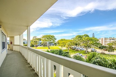 BEAUTIFUL AND BRIGHT UNIT FEATURING 1 BEDROOM AND 1.5 BATHS