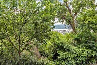 Prime location for commuting on the Metro North. Welcome to Unit