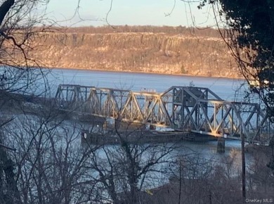 Prime location for commuting on the Metro North. Welcome to Unit