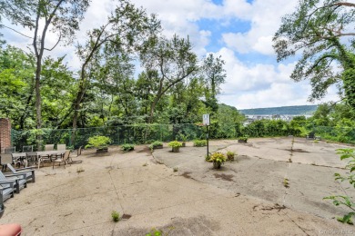 Prime location for commuting on the Metro North. Welcome to Unit