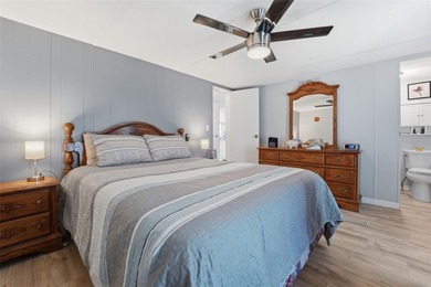 Welcome to 7494 Danvers Circle in beautiful Port Charlotte