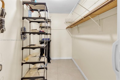 Beautiful condo, 2 debs, 2 baths, offering spacious living areas