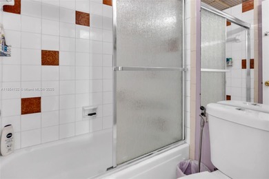 Beautiful condo, 2 debs, 2 baths, offering spacious living areas