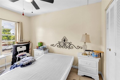 Beautiful condo, 2 debs, 2 baths, offering spacious living areas