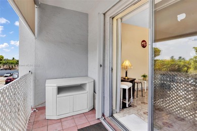 Beautiful condo, 2 debs, 2 baths, offering spacious living areas