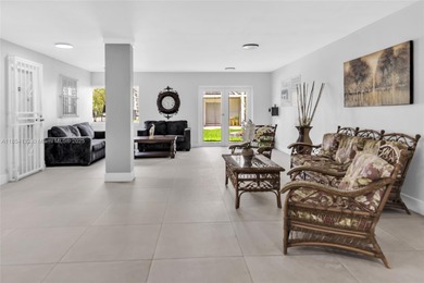 Beautiful condo, 2 debs, 2 baths, offering spacious living areas