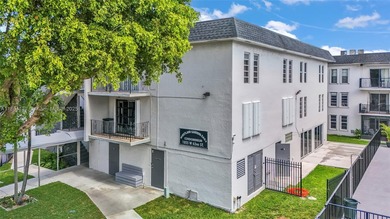 Beautiful condo, 2 debs, 2 baths, offering spacious living areas