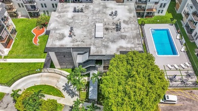 Beautiful condo, 2 debs, 2 baths, offering spacious living areas