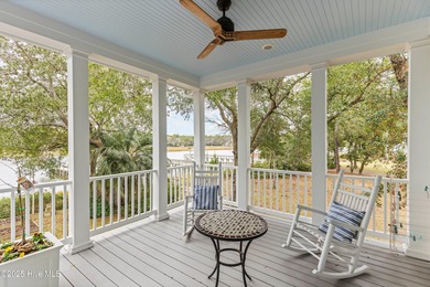 LUXURY LIVING ON THE INTRACOASTAL WATERWAY Welcome to this