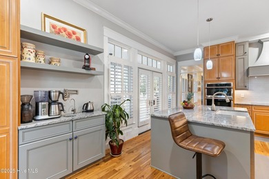 LUXURY LIVING ON THE INTRACOASTAL WATERWAY Welcome to this