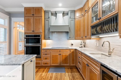 LUXURY LIVING ON THE INTRACOASTAL WATERWAY Welcome to this