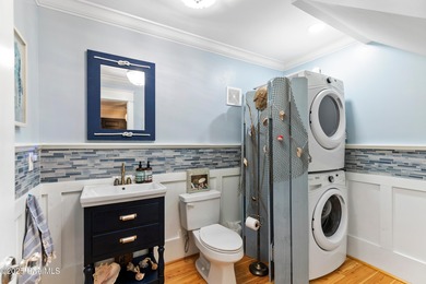 LUXURY LIVING ON THE INTRACOASTAL WATERWAY Welcome to this