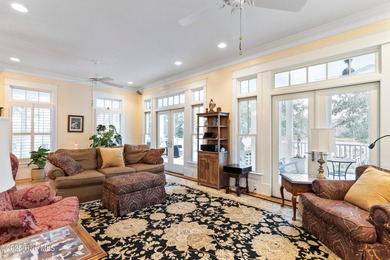 LUXURY LIVING ON THE INTRACOASTAL WATERWAY Welcome to this