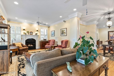 LUXURY LIVING ON THE INTRACOASTAL WATERWAY Welcome to this