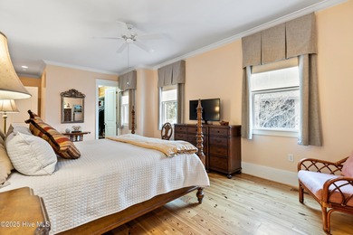 LUXURY LIVING ON THE INTRACOASTAL WATERWAY Welcome to this