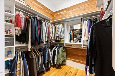 LUXURY LIVING ON THE INTRACOASTAL WATERWAY Welcome to this