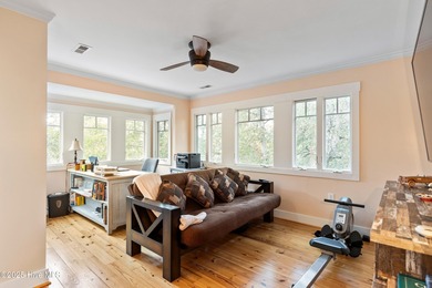 LUXURY LIVING ON THE INTRACOASTAL WATERWAY Welcome to this