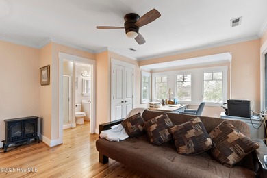 LUXURY LIVING ON THE INTRACOASTAL WATERWAY Welcome to this