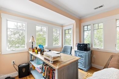 LUXURY LIVING ON THE INTRACOASTAL WATERWAY Welcome to this