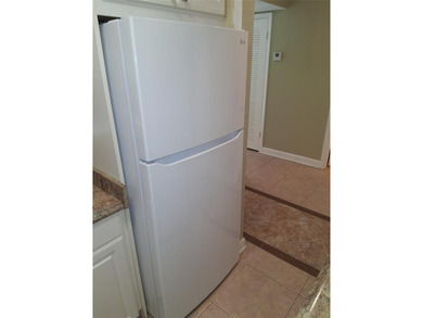 * READY FOR IMMEDIATE OCCUPANCY *  UPDATED LARGE 1/1 LOCATED ON