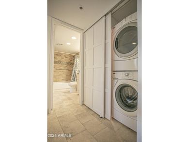 Owner Wants Sold! Bring us an offer. 1709 SF SPLIT FLOOR PLAN -