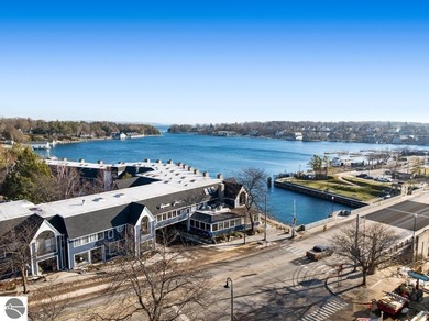 This turn-key, furnished condo in the heart of Charlevoix is the