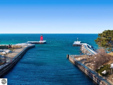 This turn-key, furnished condo in the heart of Charlevoix is the