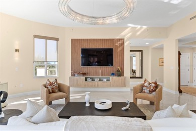 We are proud to present unit 405 in the Plaza on Harbour Island