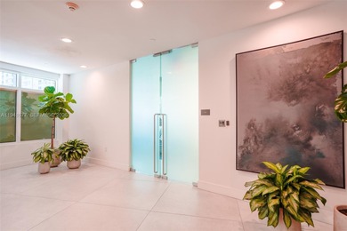 Spacious 2 bed / 2 bath unit in the heart of Brickell at Vue