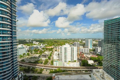 Spacious 2 bed / 2 bath unit in the heart of Brickell at Vue