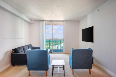 Spacious 2 bed / 2 bath unit in the heart of Brickell at Vue