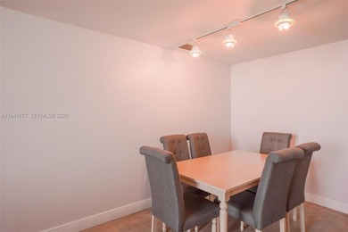 Spacious 2 bed / 2 bath unit in the heart of Brickell at Vue