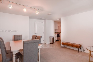 Spacious 2 bed / 2 bath unit in the heart of Brickell at Vue